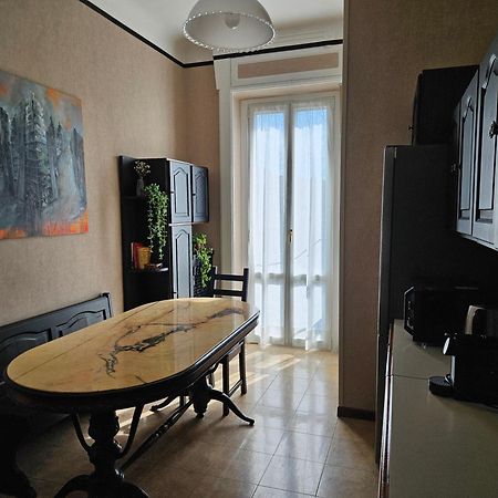 Homegallery - Elegante Appartamento Milanese Esterno foto