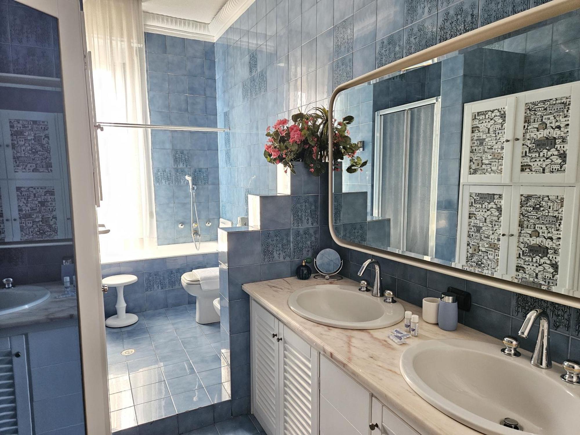 Homegallery - Elegante Appartamento Milanese Esterno foto