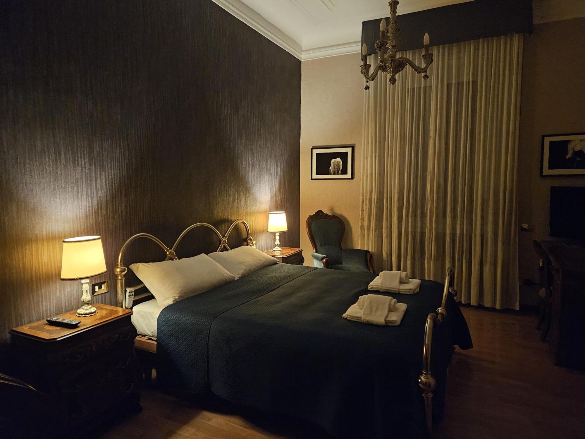 Homegallery - Elegante Appartamento Milanese Esterno foto