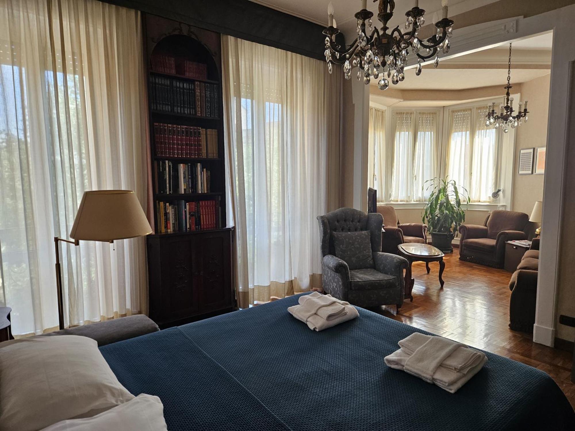 Homegallery - Elegante Appartamento Milanese Esterno foto